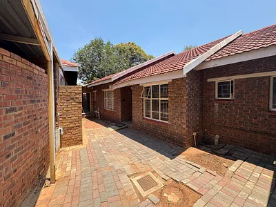6 Bedroom House To Rent in Pretoria - L6Ll.webp