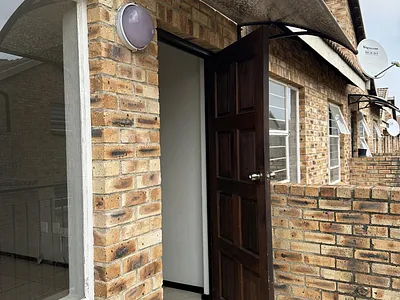 2 Bedroom Apartment To Rent in Roodepoort - a5ec.webp