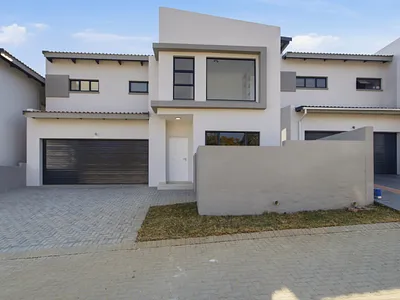 3 Bedroom House For Sale in Sandton - 5Os2.webp
