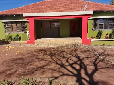 4 Bedroom House To Rent in Johannesburg - img