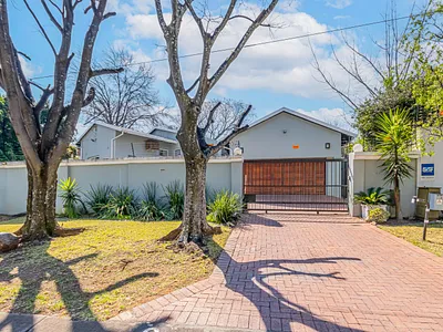 2 Bedroom House For Sale in Sandton - img