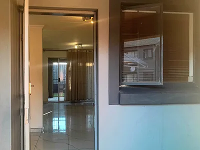 2 Bedroom Apartment To Rent in Kempton Park - v8n8.webp