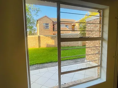 2 Bedroom Apartment To Rent in Roodepoort - img
