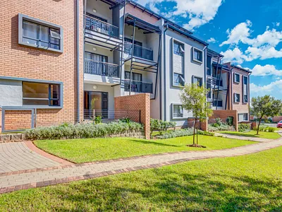 2 Bedroom Apartment For Sale in Midrand - 7oqB.webp