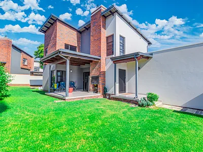 3 Bedroom House For Sale in Sandton - LUo5.webp