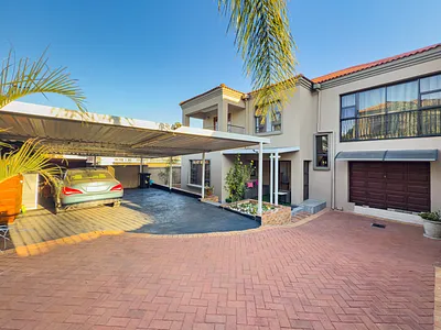 4 Bedroom House For Sale in Sandton - V2ag.webp