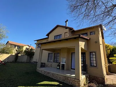 3 Bedroom House To Rent in Sandton - 05mc.webp