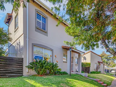 2 Bedroom House For Sale in Sandton - img