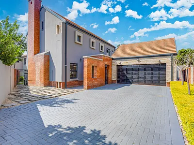 3 Bedroom House For Sale in Midrand - gU2z.webp