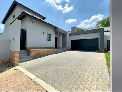 3 Bedroom House For Sale in Sandton - ynTv.webp