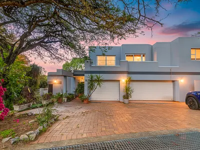 5 Bedroom House To Rent in Sandton - ZxEJ.webp