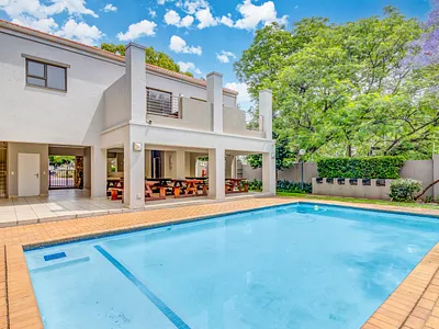 2 Bedroom Apartment For Sale in Sandton - p72U.webp