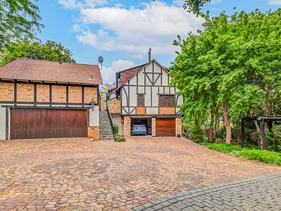 4 Bedroom House To Rent in Sandton - Xl9U.webp