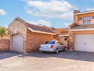 2 Bedroom Townhouse For Sale in Midrand - cJwY.webp