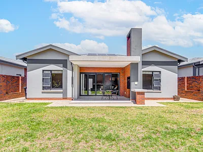 3 Bedroom House To Rent in Midrand - 8IlM.webp