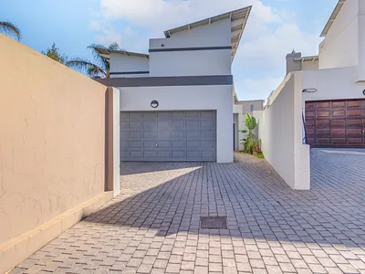 3 Bedroom House For Sale in Sandton - D7HR.webp
