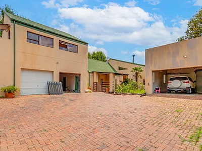 5 Bedroom House To Rent in Sandton - eLuM.webp