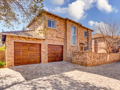 3 Bedroom House For Sale in Randburg - ydJm.webp