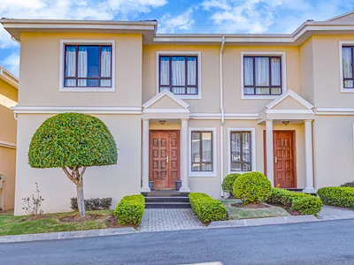 3 Bedroom Apartment For Sale in Midrand - jbko.webp