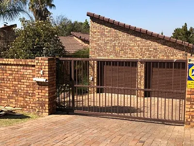 4 Bedroom House To Rent in Randburg - oyl2.webp