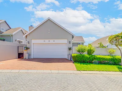 3 Bedroom House For Sale in Sandton - Uzh6.webp