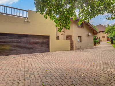 4 Bedroom House For Sale in Midrand - 6IJA.webp
