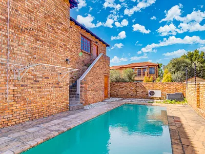 3 Bedroom House To Rent in Midrand - 1YdE.webp