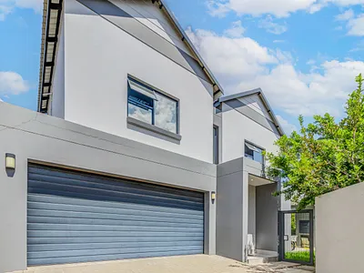 3 Bedroom House For Sale in Sandton - 4oHD.webp