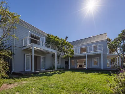 4 Bedroom House For Sale in Knysna - YjN9.webp