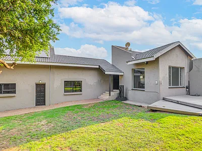 4 Bedroom House To Rent in Randburg - WZkE.webp