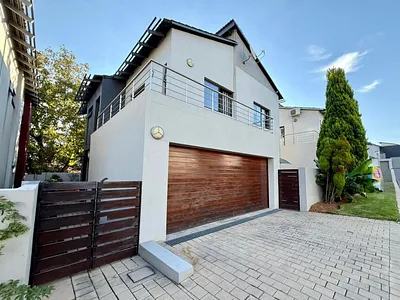 3 Bedroom House For Sale in Sandton - 5NcC.webp