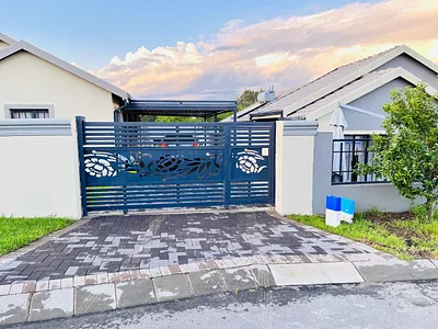 3 Bedroom House For Sale in Randburg - 4OzM.webp