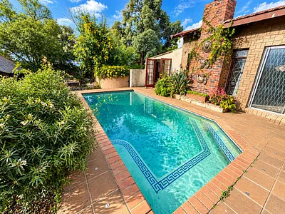 4 Bedroom House For Sale in Secunda - SROr.webp