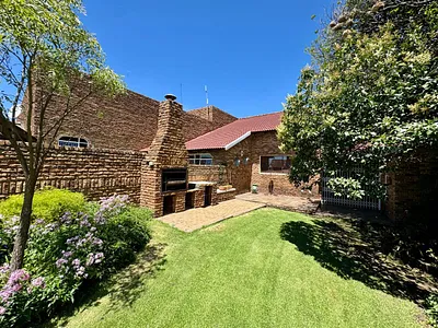 6 Bedroom House For Sale in Secunda - XLvx.webp