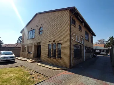 5 Bedroom House For Sale in Secunda - 1utB.webp