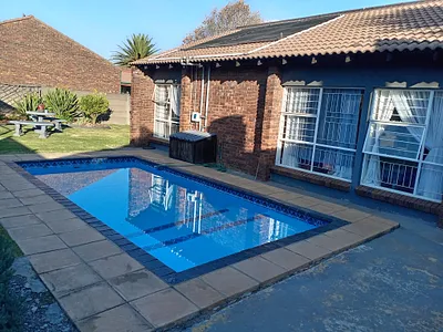 4 Bedroom House For Sale in Secunda - IbmF.webp