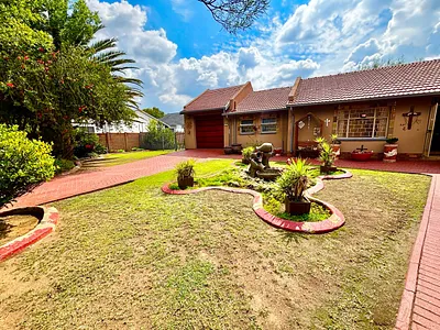 4 Bedroom House For Sale in Secunda - 9a24.webp