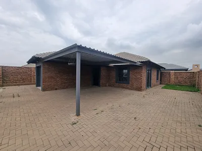 2 Bedroom House For Sale in Secunda - X4lE.webp