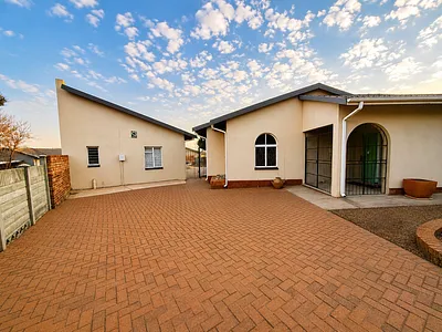 7 Bedroom House For Sale in Secunda - img