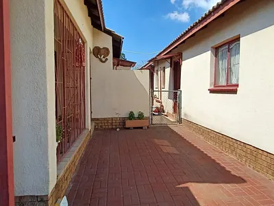 4 Bedroom House For Sale in Secunda - qJdB.webp
