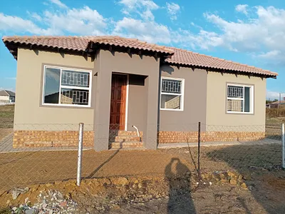 3 Bedroom House To Rent in Secunda - V369.webp