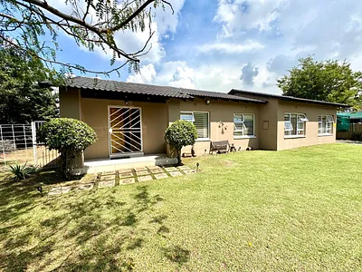 3 Bedroom House For Sale in Secunda - xIlc.webp