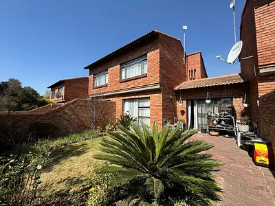 2 Bedroom House For Sale in Secunda - wyvI.webp