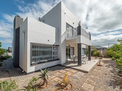 4 Bedroom House For Sale in Groot Brakrivier - ieAv.webp