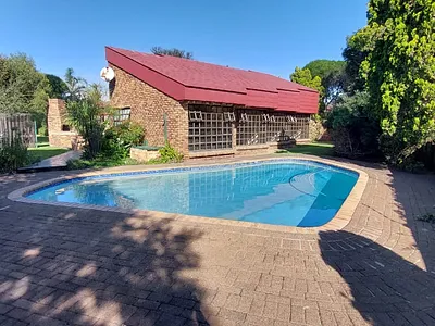4 Bedroom House For Sale in Secunda - S8NH.webp