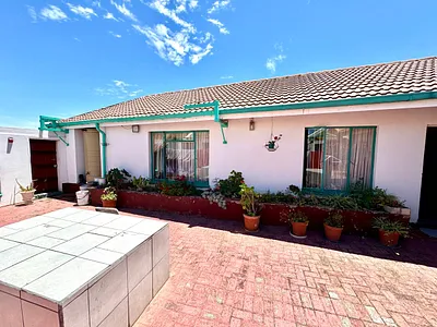 4 Bedroom House For Sale in Secunda - k3FS.webp