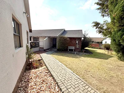 3 Bedroom House For Sale in Secunda - V5FJ.webp