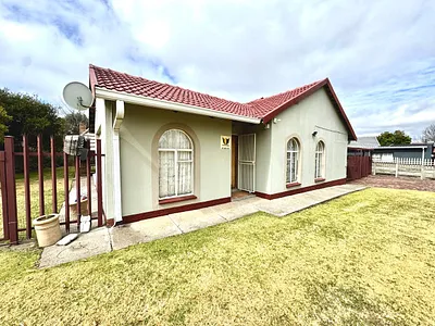 3 Bedroom House For Sale in Secunda - ebgq.webp