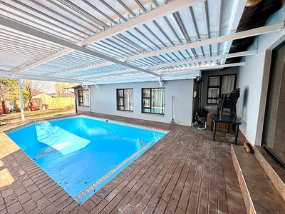3 Bedroom House For Sale in Secunda - LN17.webp