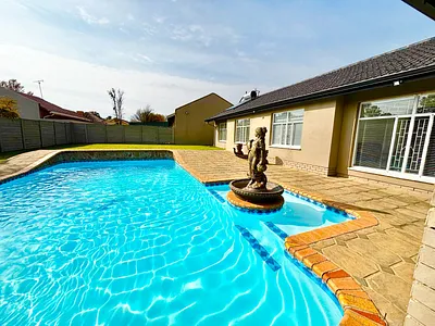 4 Bedroom House For Sale in Secunda - Y35h.webp